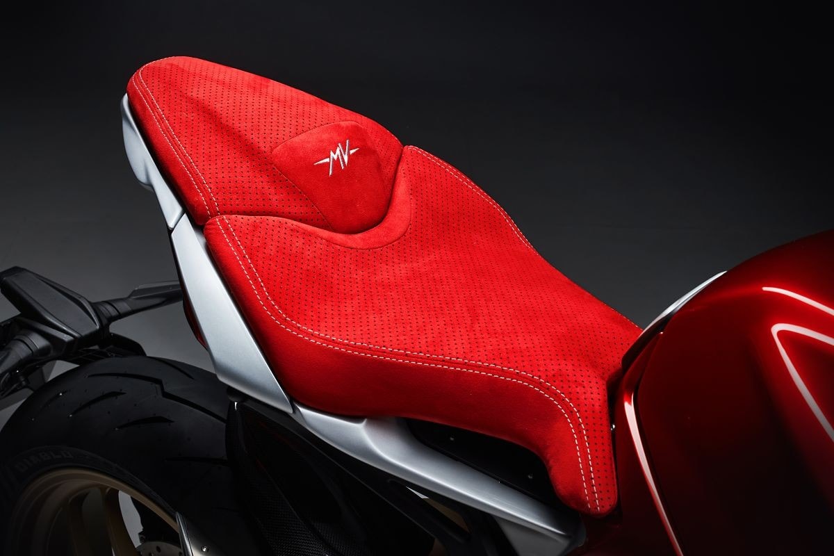 MV Agusta Brutale 950 Serie Oro 2026: la rivoluzione 